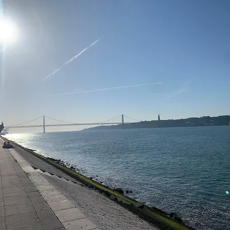Botel Veleiro Jakata *