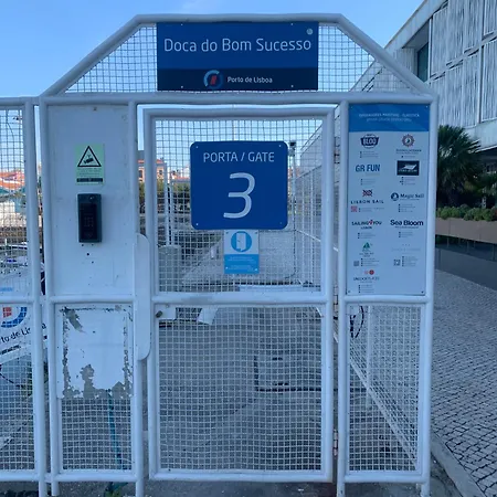 Veleiro Jakata * Lisbon